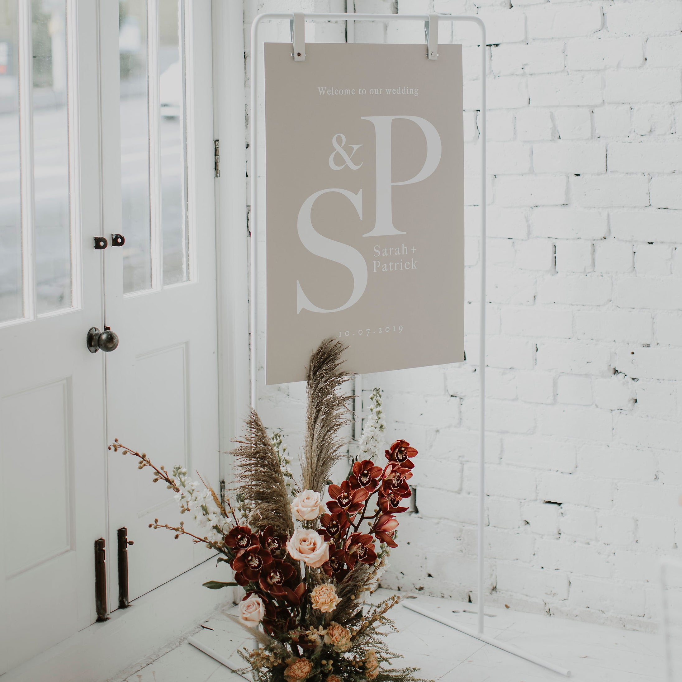 INITIAL WELCOME SIGN NATURAL – Papier Hq