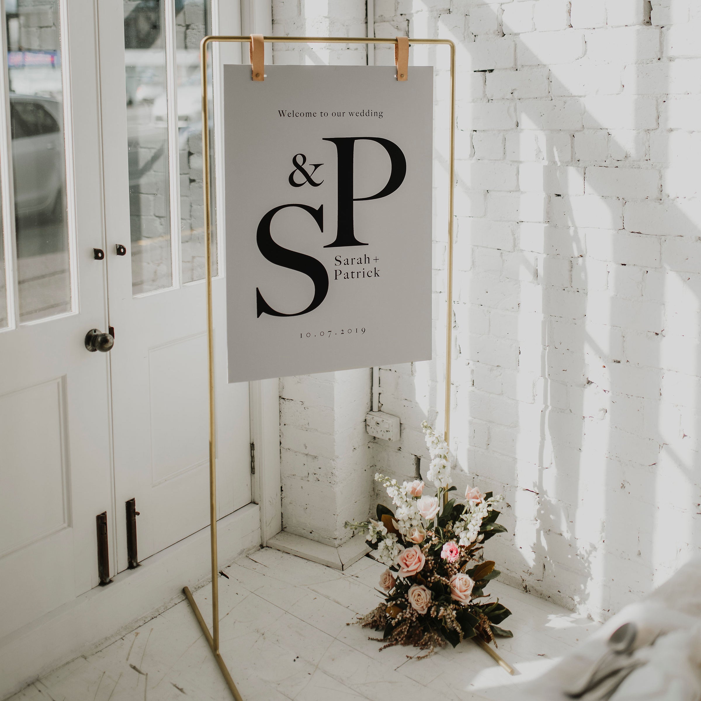 INITIAL WELCOME SIGN GREY – Papier Hq