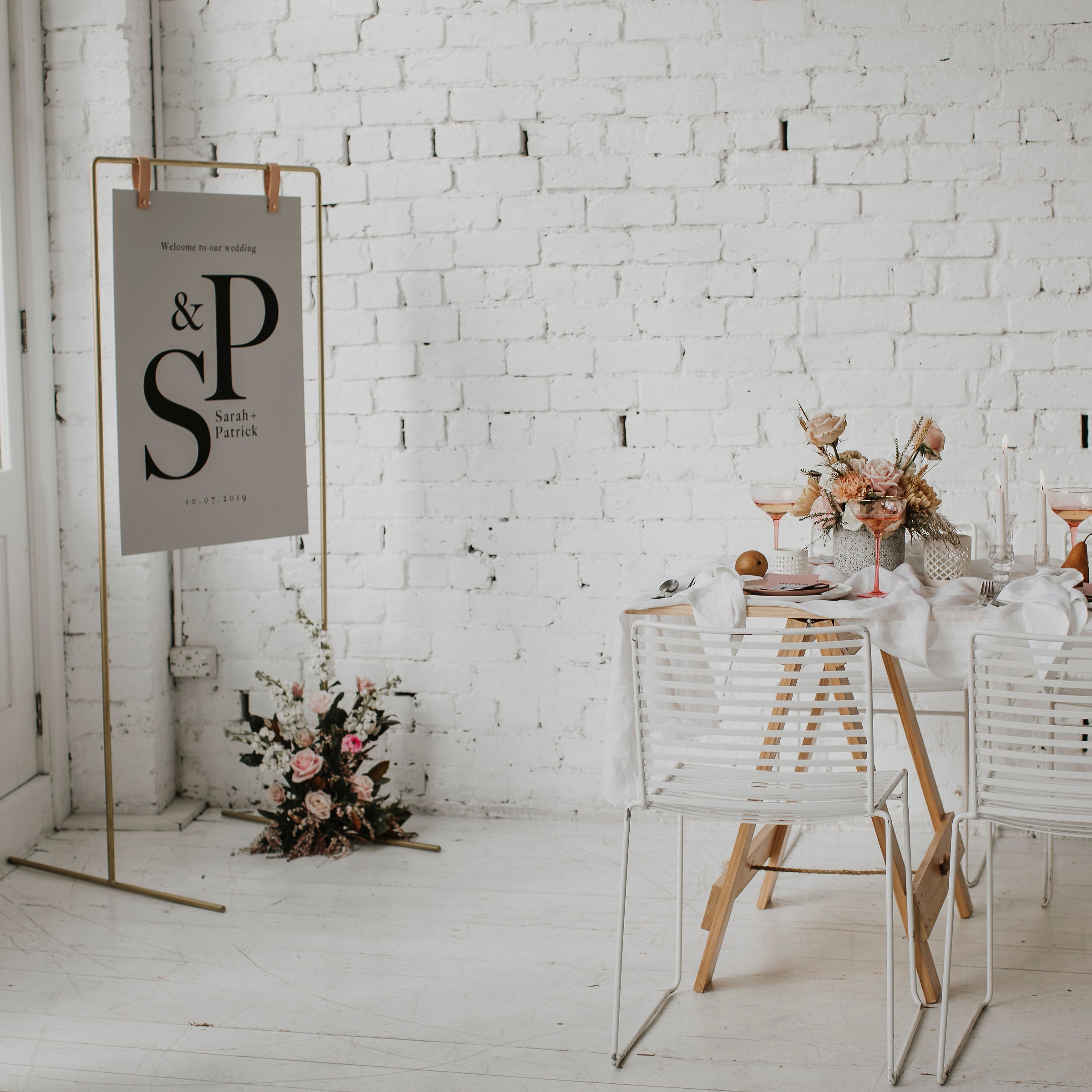 INITIAL WELCOME SIGN GREY – Papier Hq